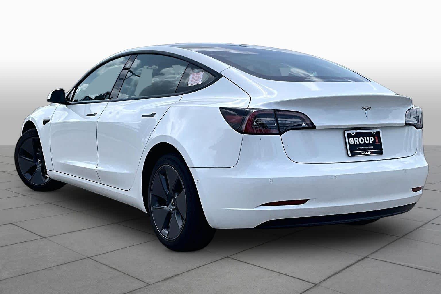 Used 2022 Pearl White Multi-Coat Tesla  image 10