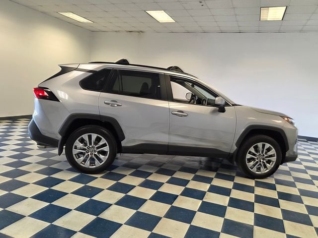 Used 2025 Silver Toyota XLE Premium image 9