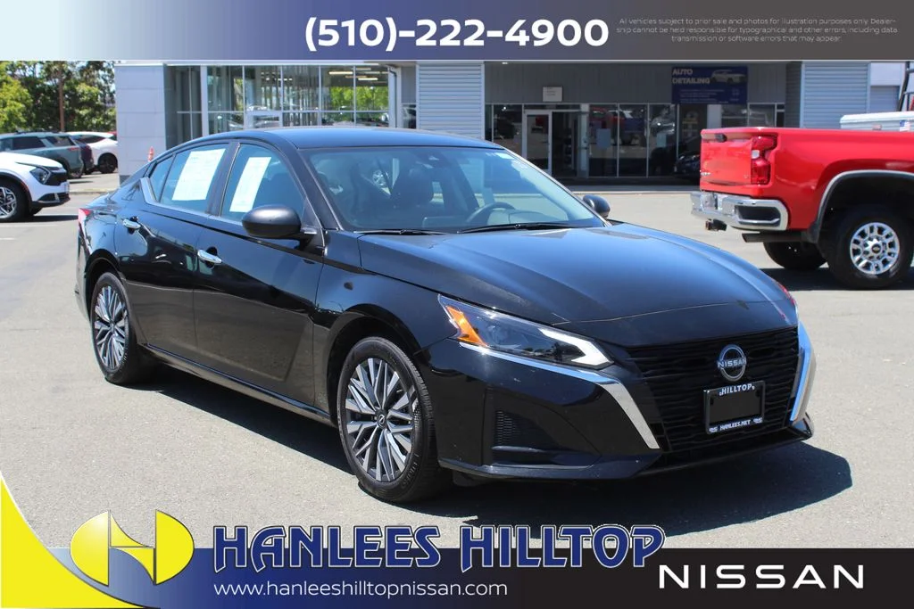 Used 2025 Black Nissan 2.5 SV image 5
