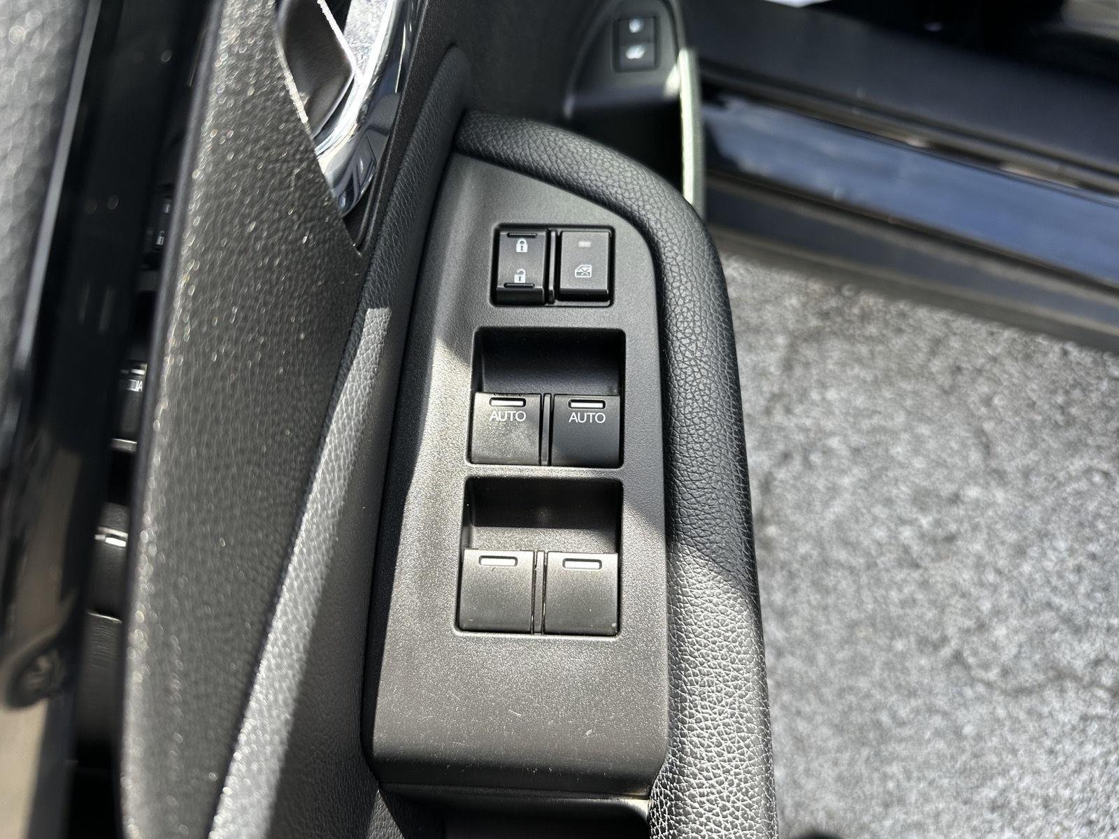 Used 2017 Crystal Black Pearl Honda Touring image 15