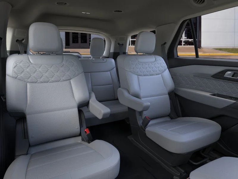 New 2026 Star White Metallic Tri-Coat Ford Platinum image 11