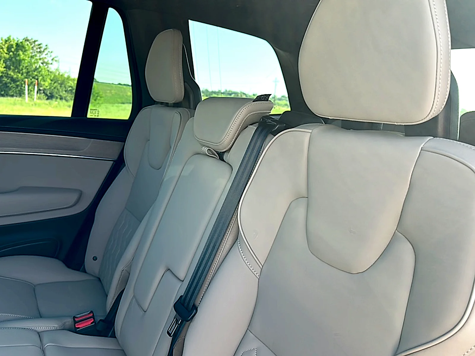 2025 Volvo XC90 Plus - Photo 16