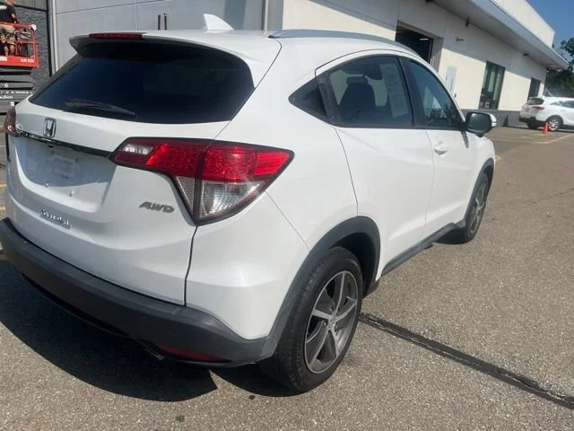 Used 2022 Platinum White Pearl Honda EX image 3