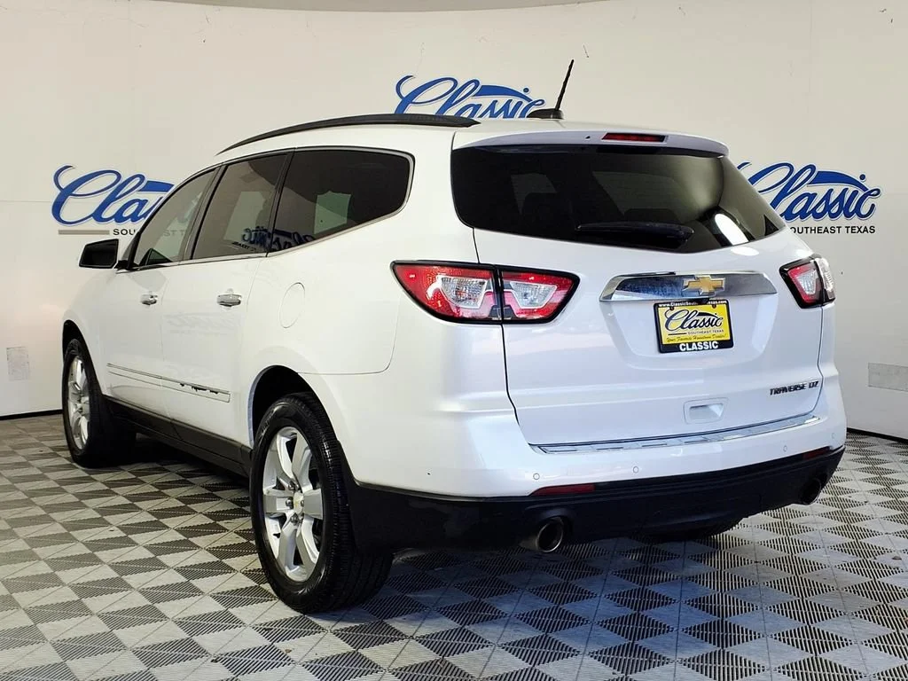 Used 2016 IRIDESCENT PEARL TRICOAT Chevrolet LTZ image 2