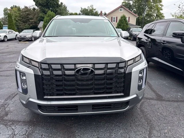 Used 2025 Silver Hyundai SEL Premium image 2
