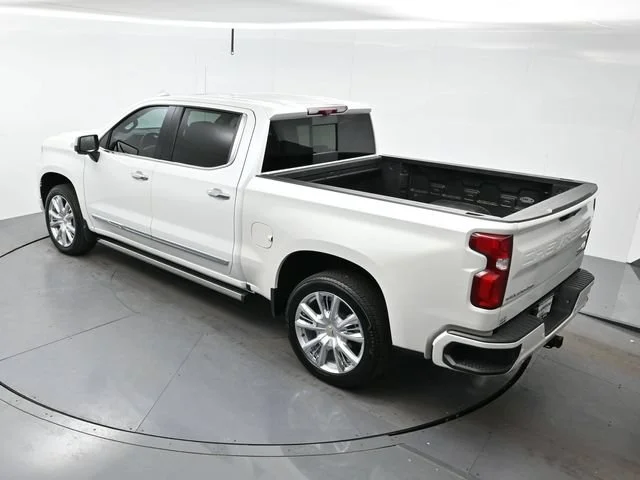 Used 2025 Iridescent Pearl Tricoat Chevrolet High Country image 37