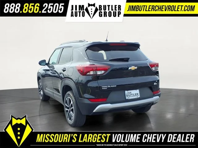 Used 2025 Mosaic Black Metallic Chevrolet LT image 2