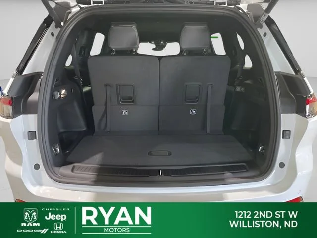 New 2026 White/off-white Jeep Laredo image 12