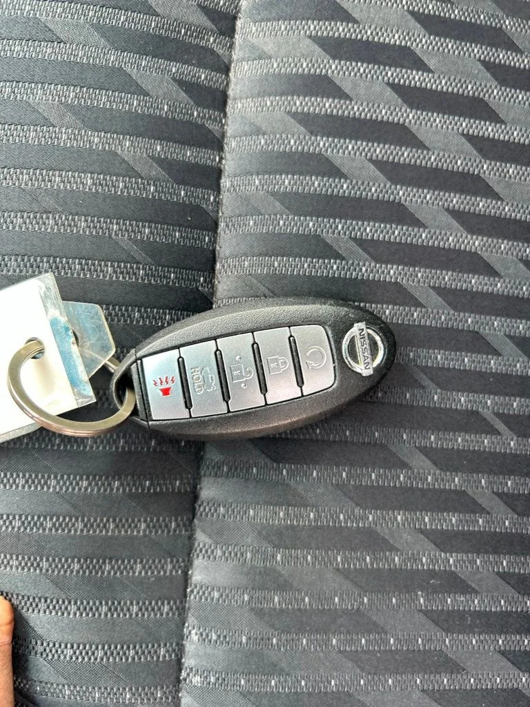 Used 2017 Silver Nissan 2.5 SV image 24