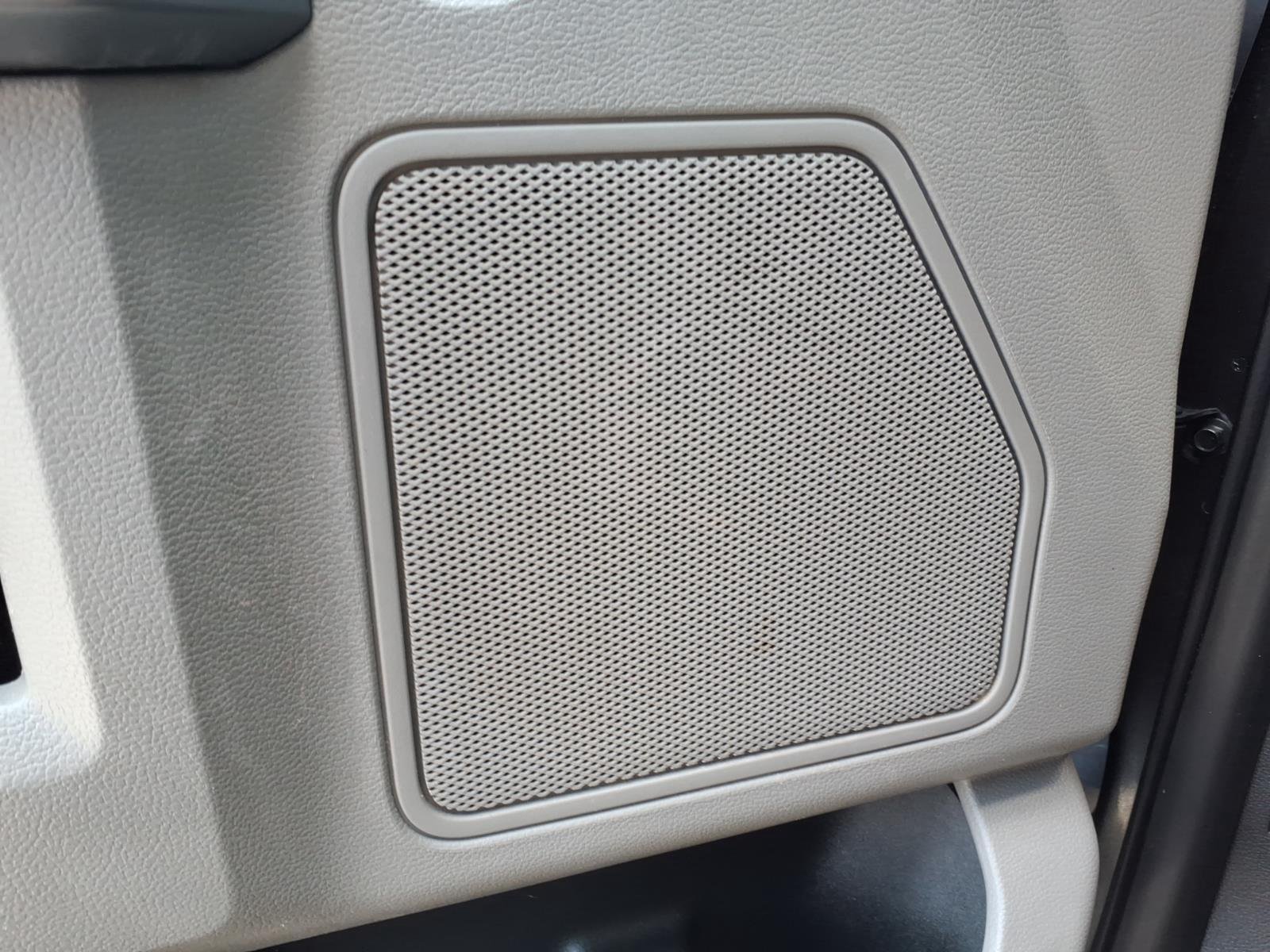 Used 2015 Magnetic Metallic Ford XLT image 5