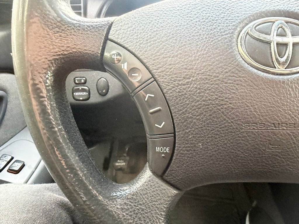Used 2006  Toyota  image 22