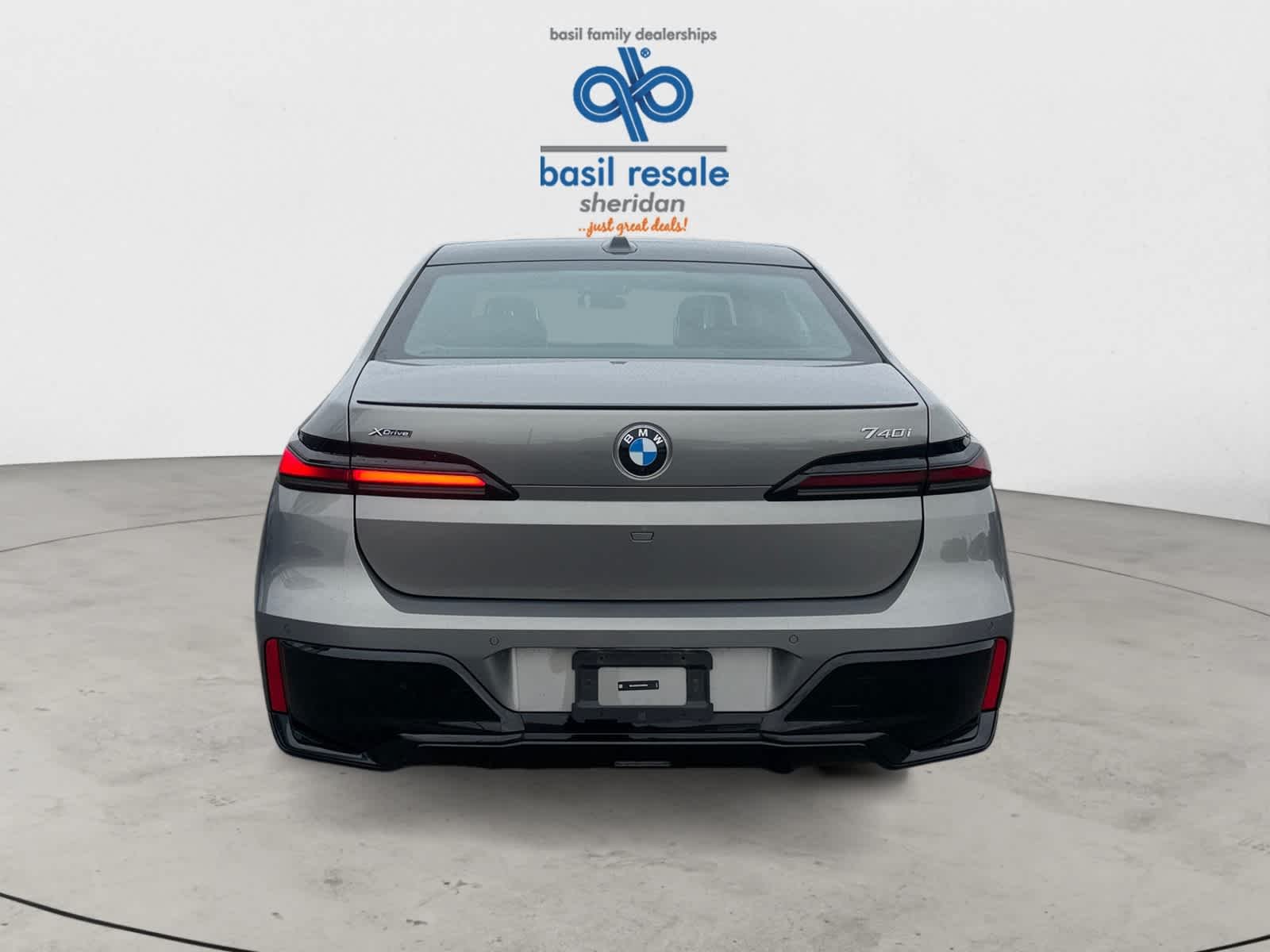 Used 2026 Oxide Grey Metallic BMW 740i xDrive image 6