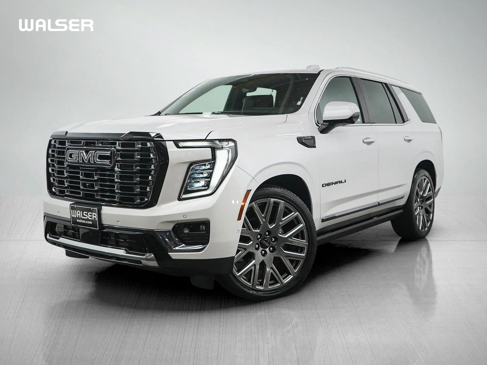 Used 2025 White Frost Tricoat GMC Denali Ultimate image 1