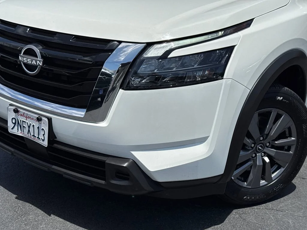 Used 2024 White Nissan SV image 3