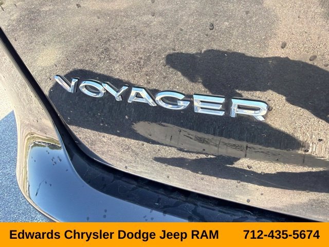 Used 2023 Black Chrysler LX image 12