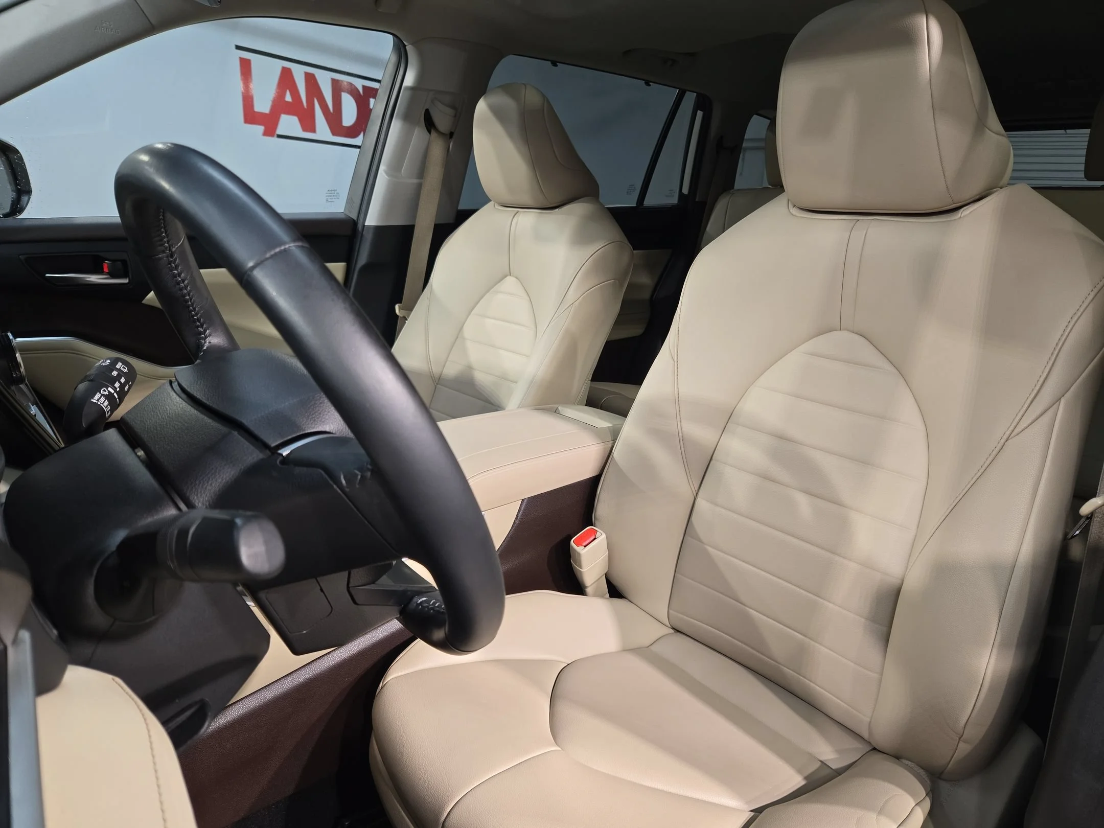 Used 2022 Wind Chill Pearl Toyota XLE image 24