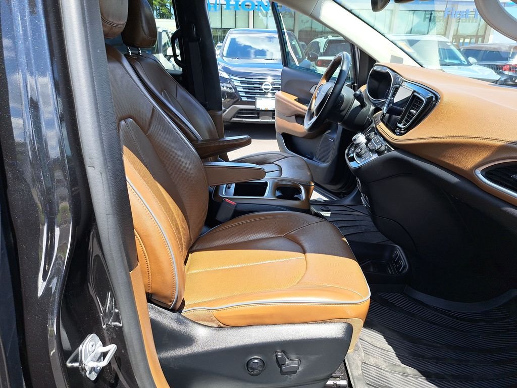 Used 2017 Black Chrysler Limited image 37