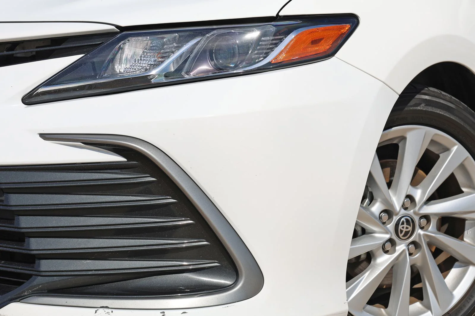 Used 2024 White Toyota LE image 12