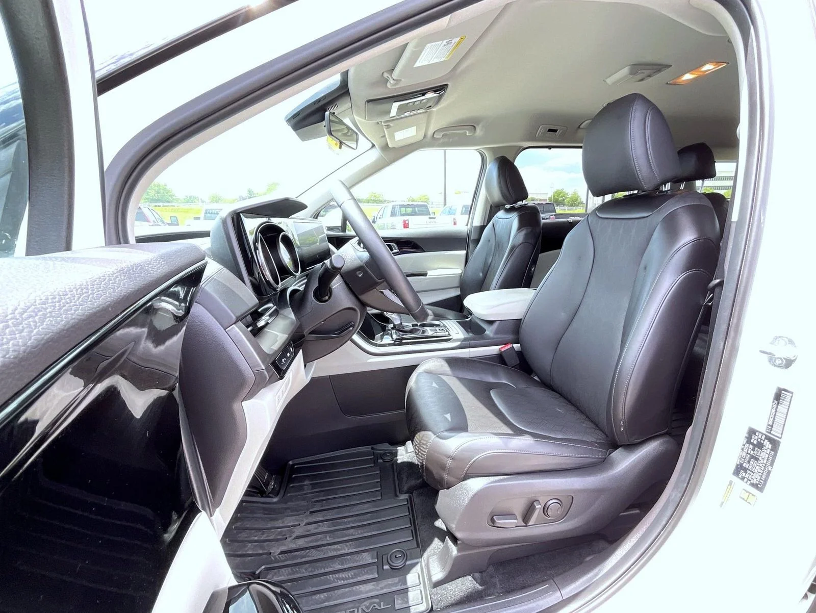 Used 2024 White Kia EX image 10