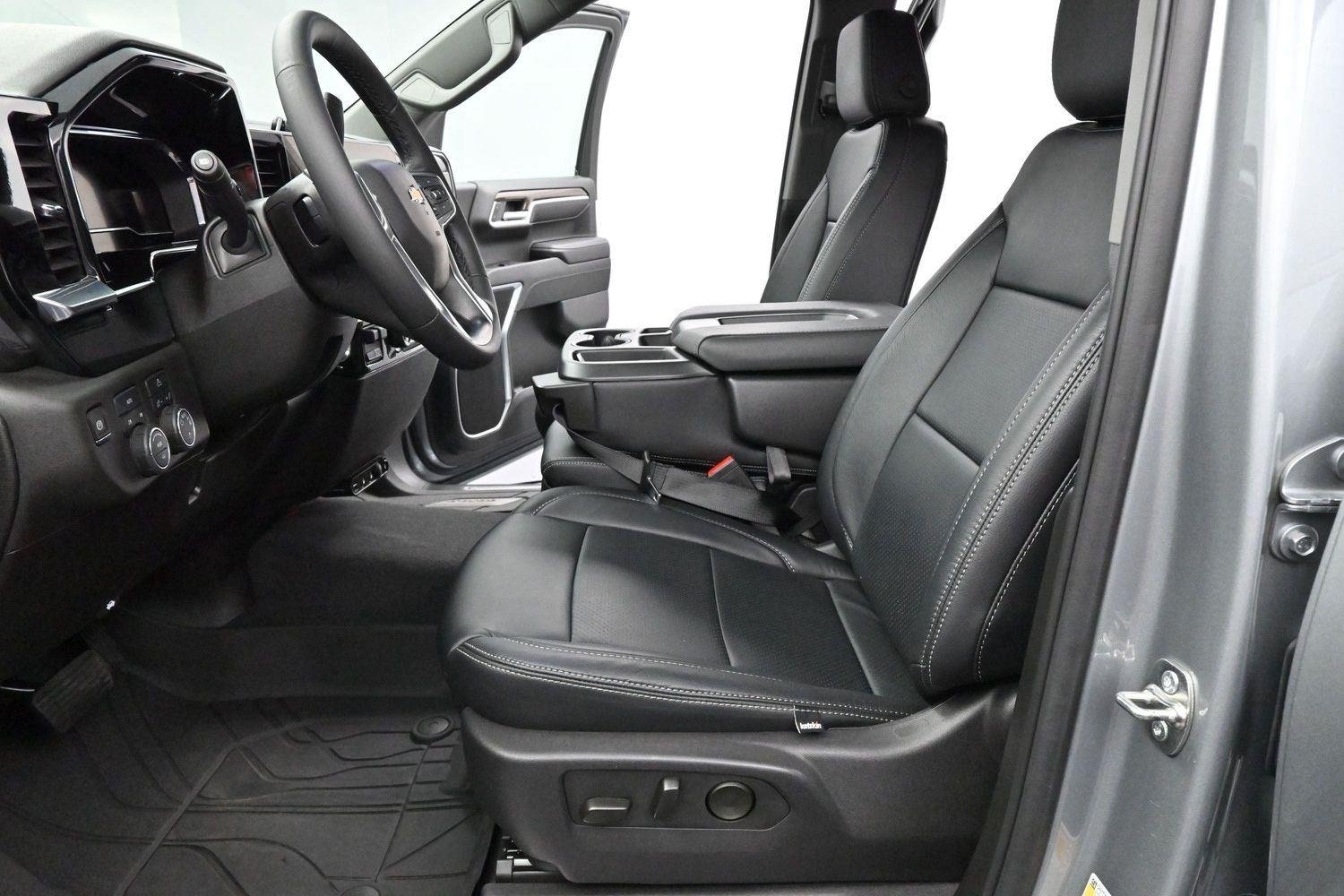 Used 2025 Sterling Gray Metallic Chevrolet LT image 13