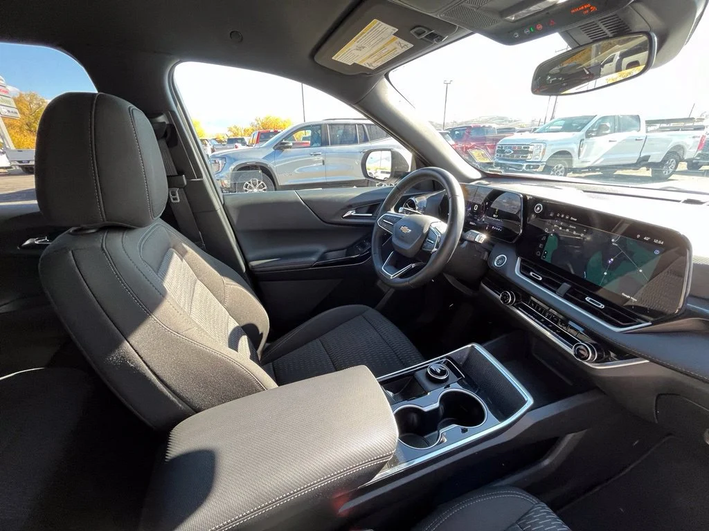 Used 2026 Summit White Chevrolet LT image 21