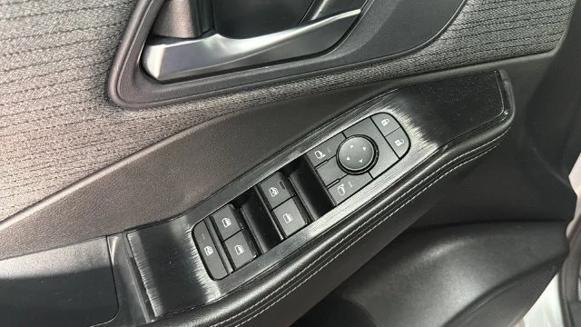 Used 2023 Silver Nissan SV image 27