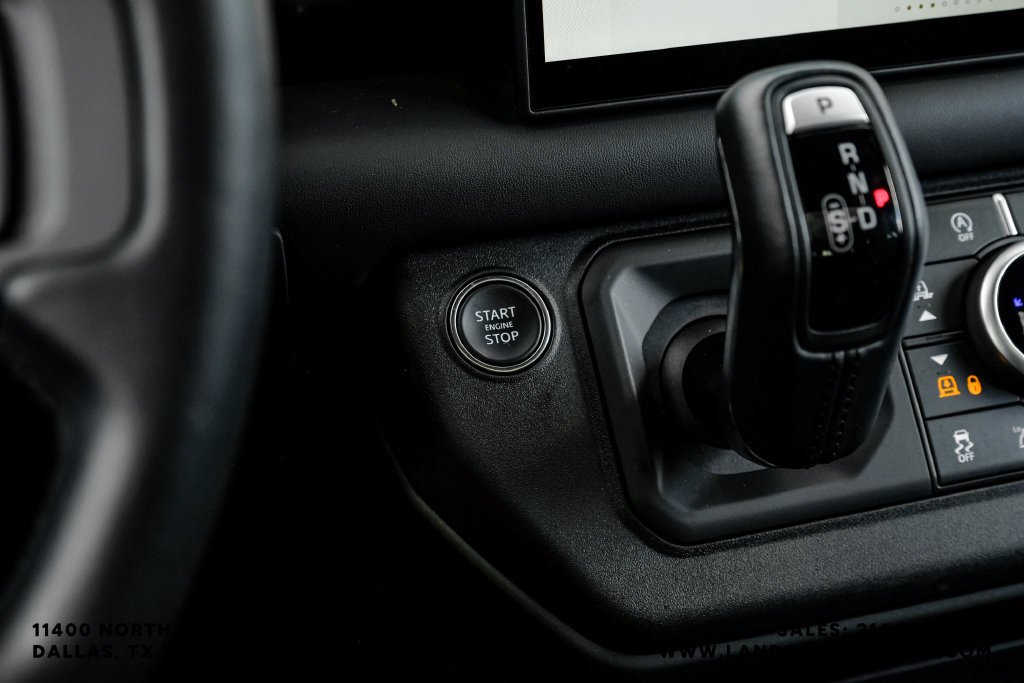 Used 2025 Black Land Rover X-Dynamic SE image 24
