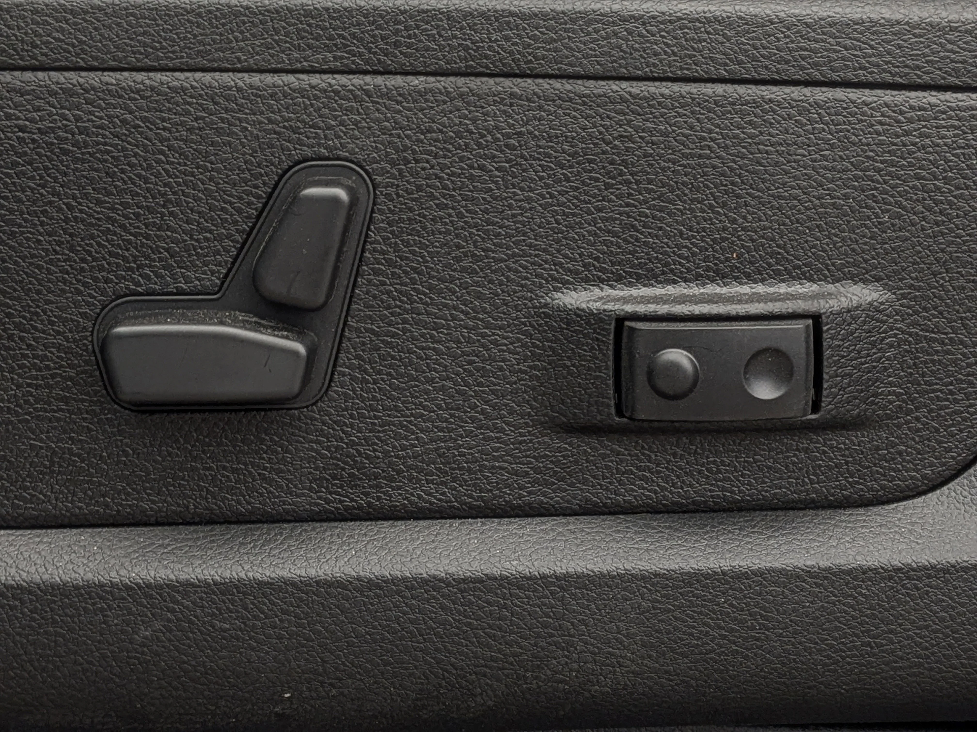New 2026 Black RAM Big Horn - 6.7L HO Diesel - 12 Nav - Sport App Pkg - 5th Wheel/Gooseneck Prep - Alpine Audio & More image 14