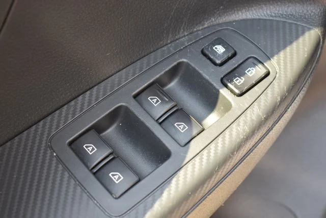 Used 2025 Silver Mitsubishi SEL image 10
