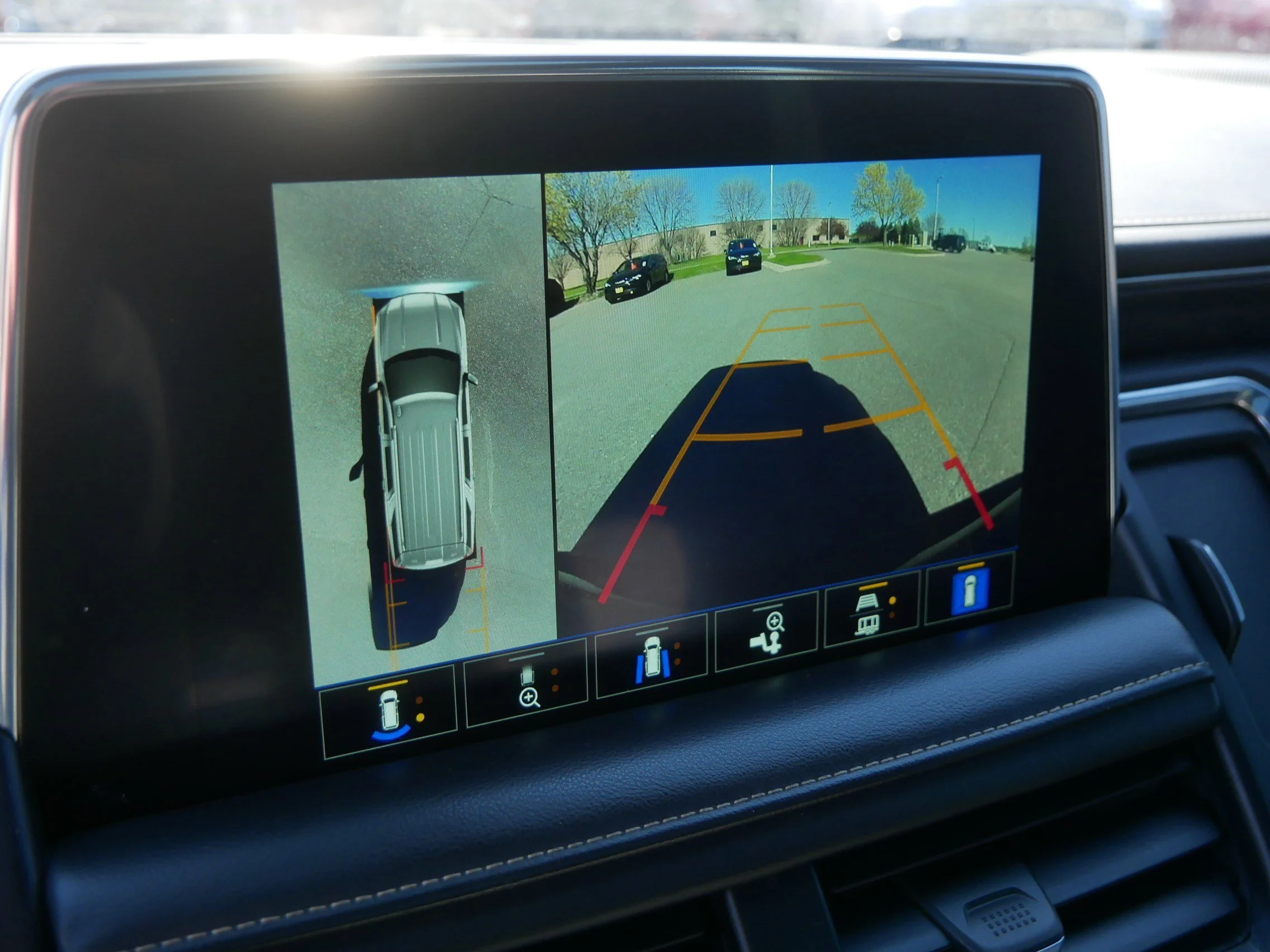 2022 GMC Yukon XL SLT - Photo 33
