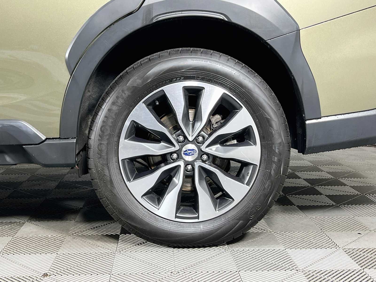 Used 2025 Autumn Green Metallic Subaru Limited image 33