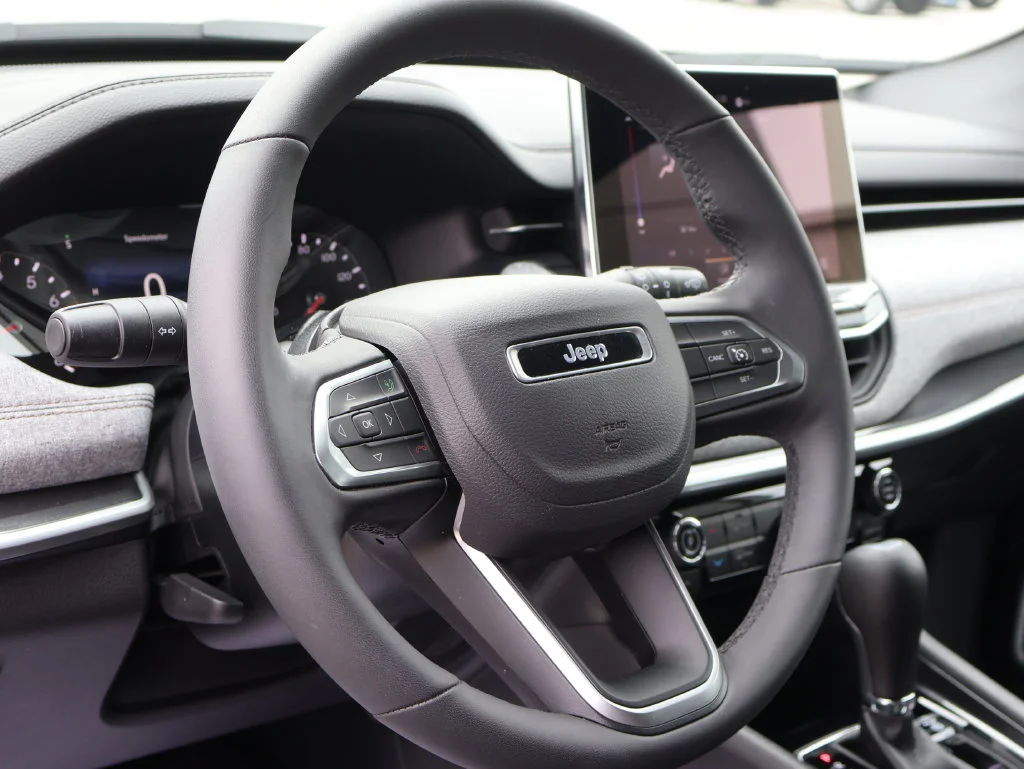 Used 2024 Gray Jeep Latitude Lux image 24