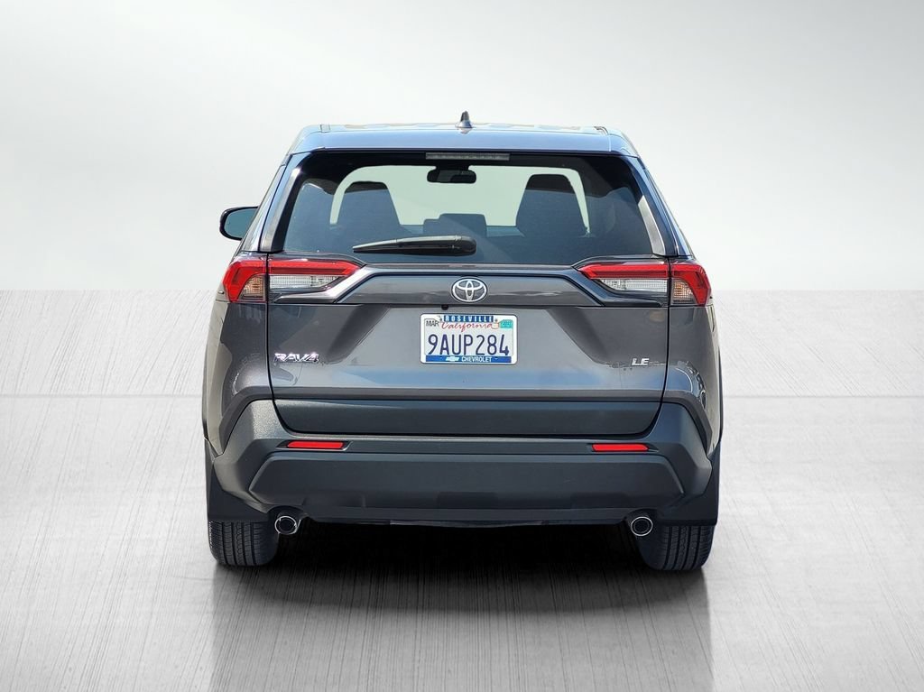2022 Toyota RAV4 LE - Photo 10