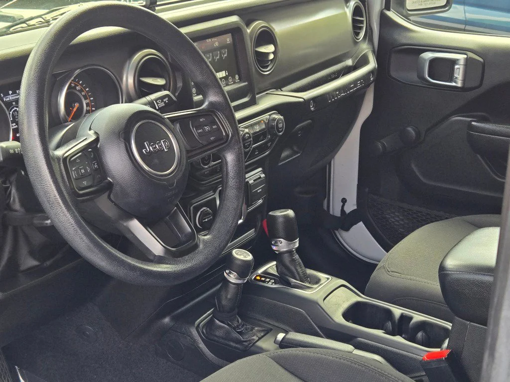 Used 2022 White Jeep Sport 4x4 image 17