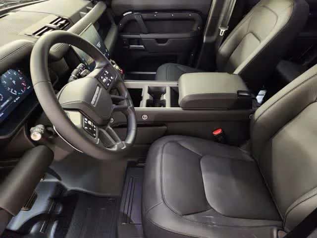 2026 Land Rover Defender V8 - Photo 14