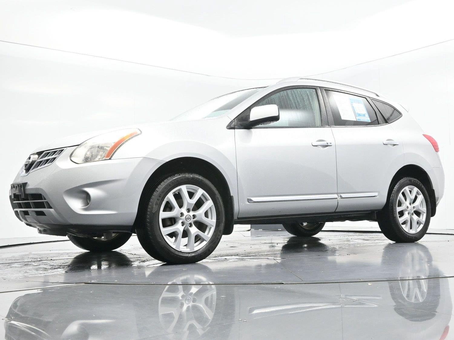 Used 2013 Brilliant Silver Nissan SL image 49