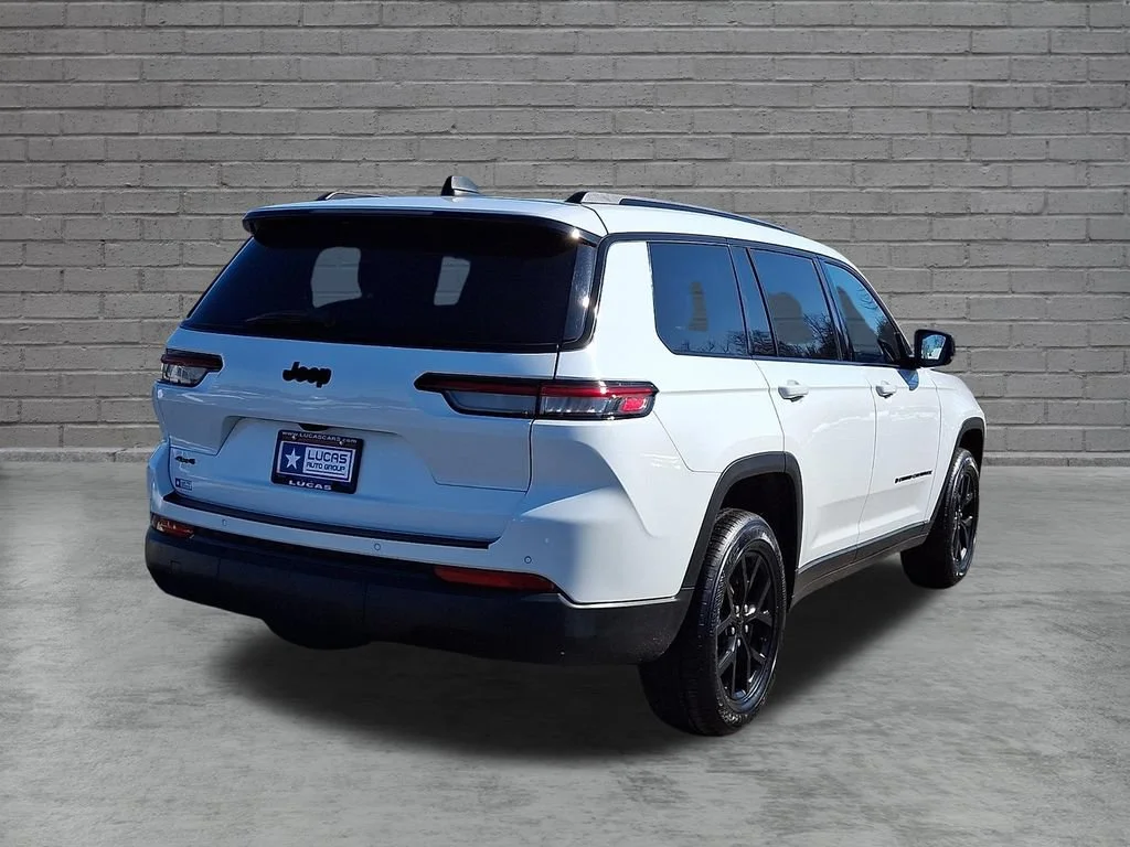 Used 2024 Bright White Clearcoat Jeep Altitude image 11
