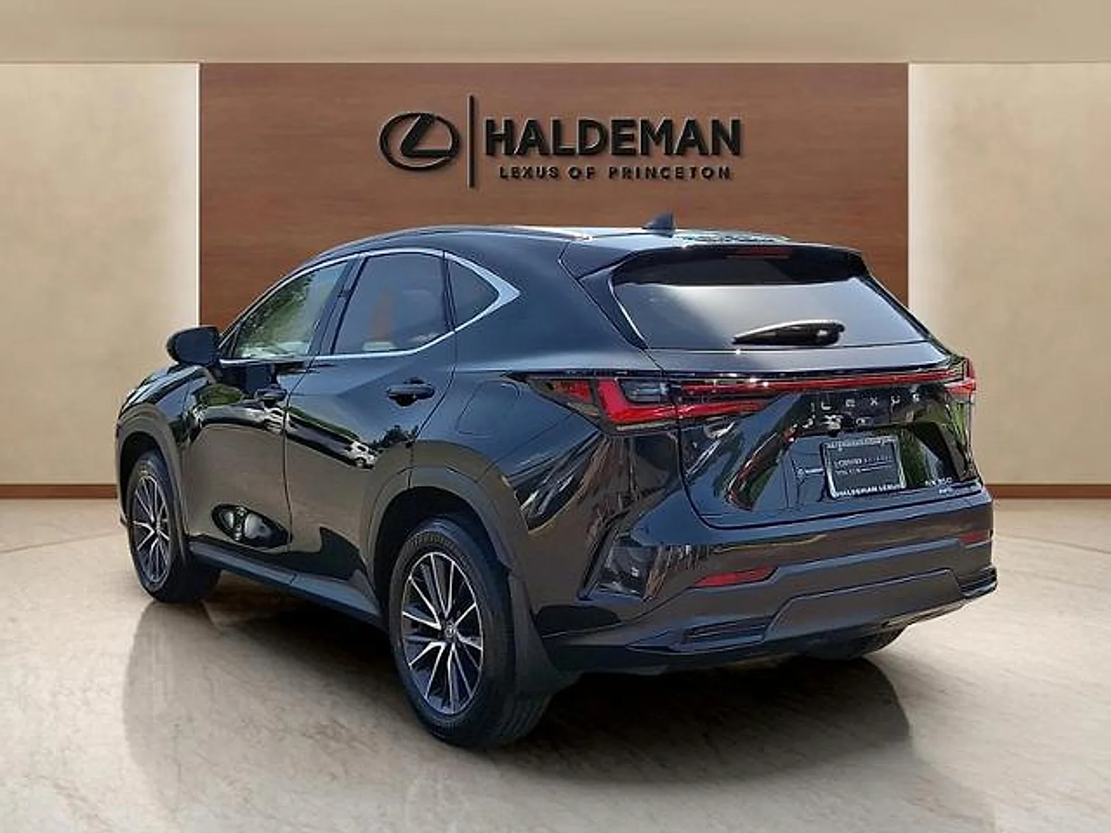 Used 2024  Lexus  image 4