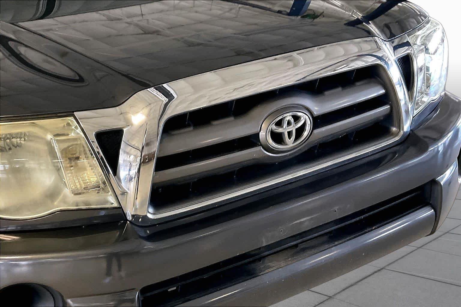 Used 2010 Magnetic Gray Metallic Toyota  image 27