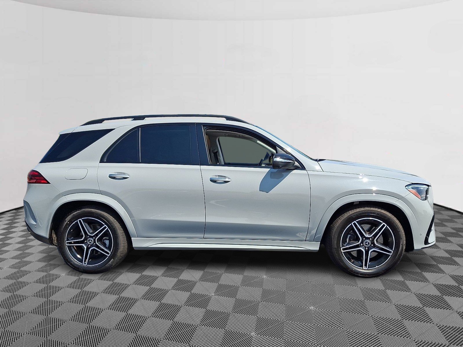 Certified Used 2026 MANUFAKTUR Alpine Grey - 956 Mercedes-Benz 4MATIC® image 7
