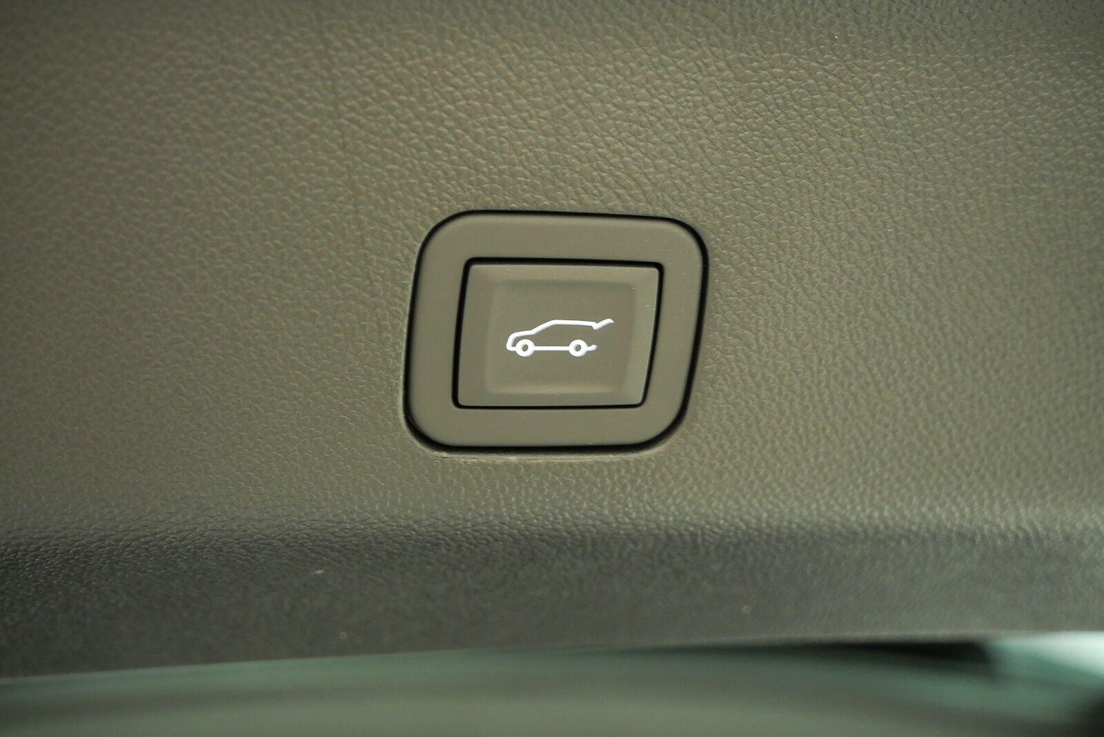 2026 Chevrolet Suburban RST - Photo 37
