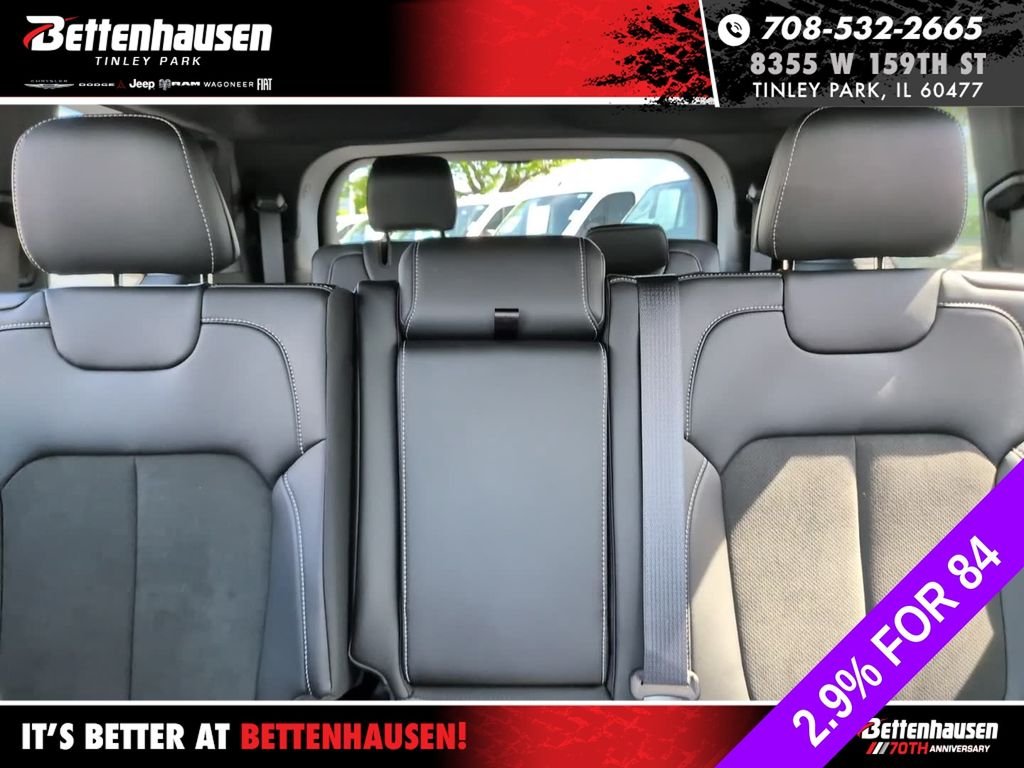 New 2026 Diamond Black Crystal Pearl-Coat Exterior Paint Jeep Laredo image 26