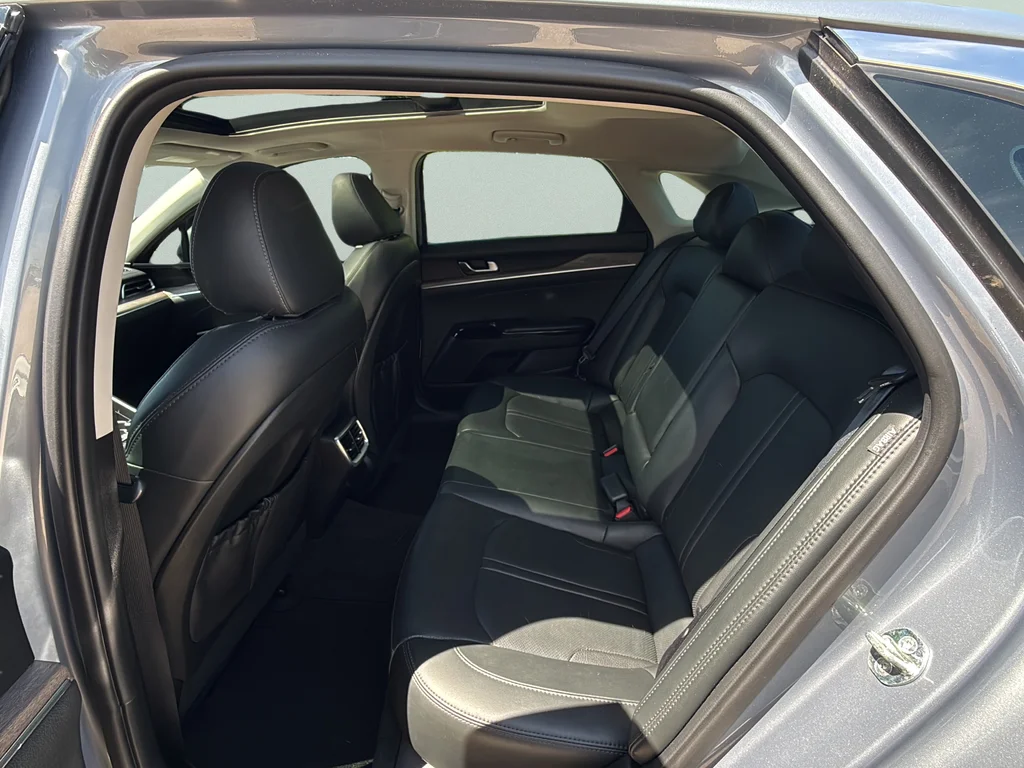 Used 2023 Everlasting Silver Kia EX image 16