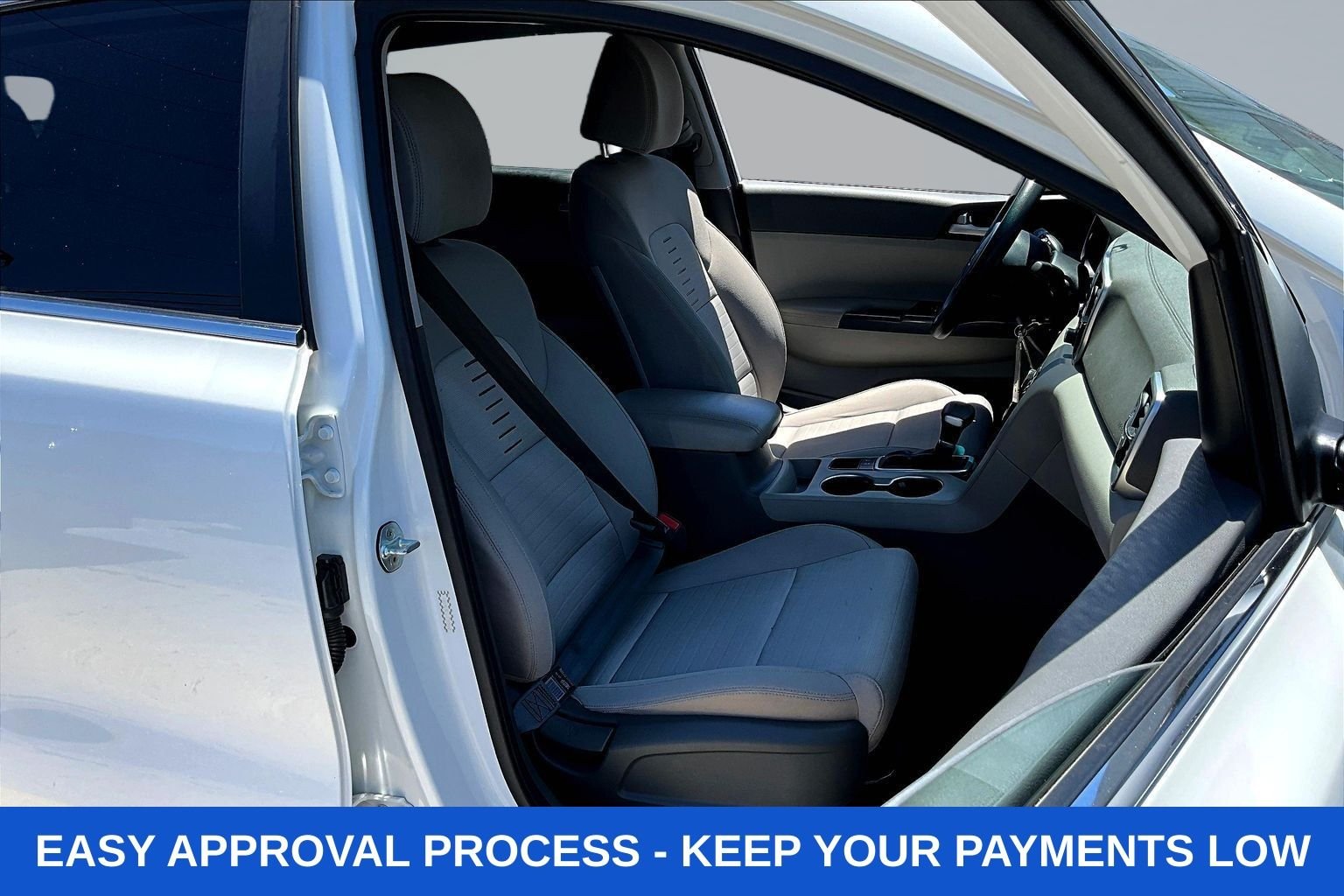 Used 2018 White Kia LX image 33