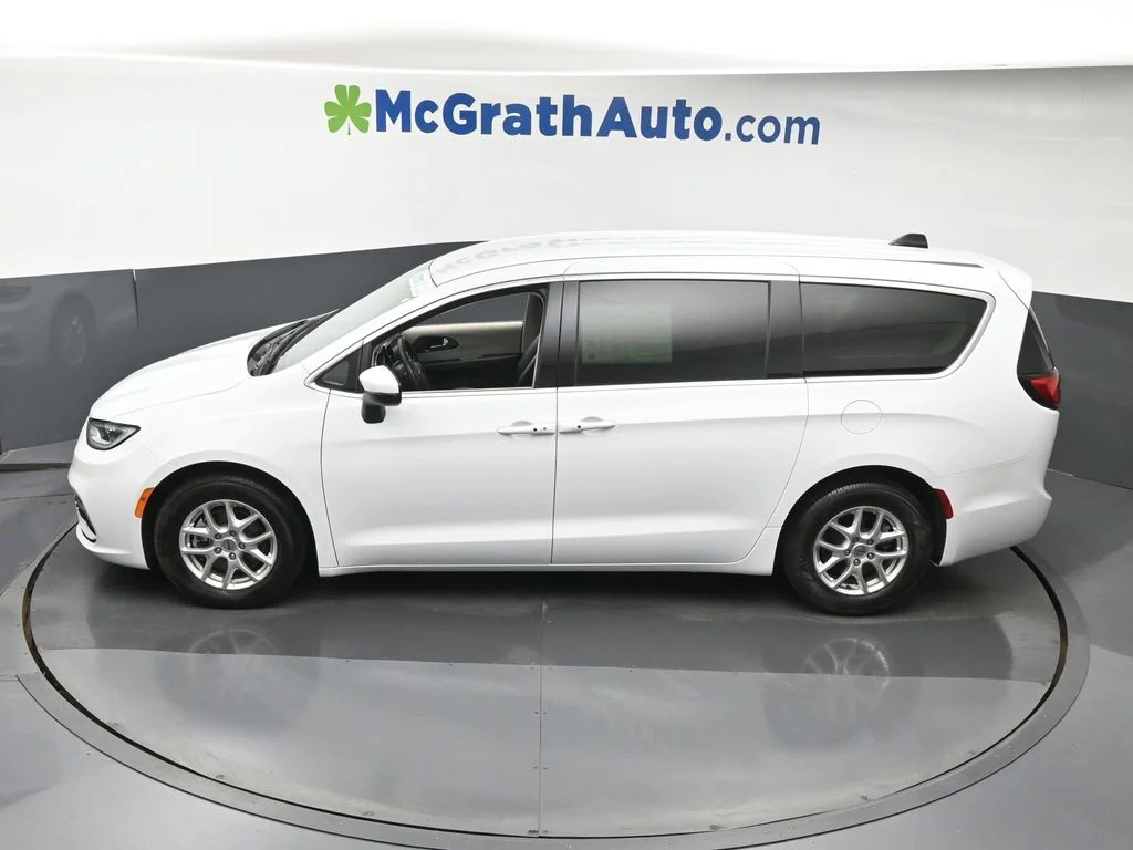 Used 2023 White Chrysler Touring L image 27