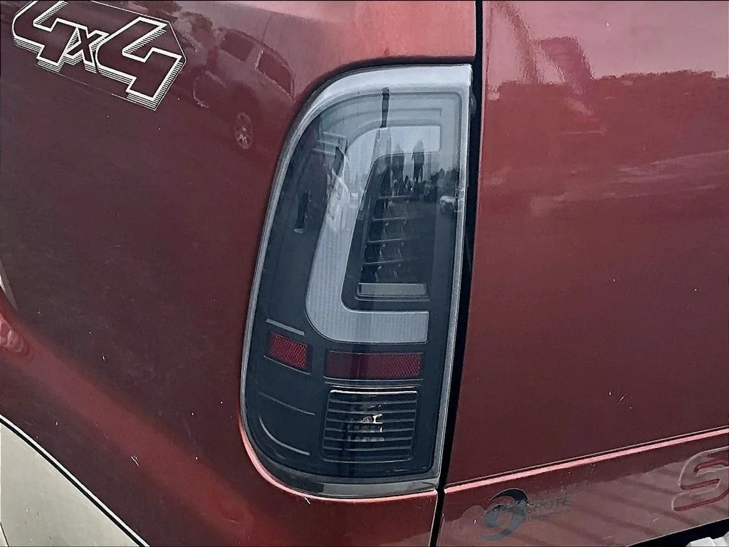 Used 2008 Red Ford  image 29
