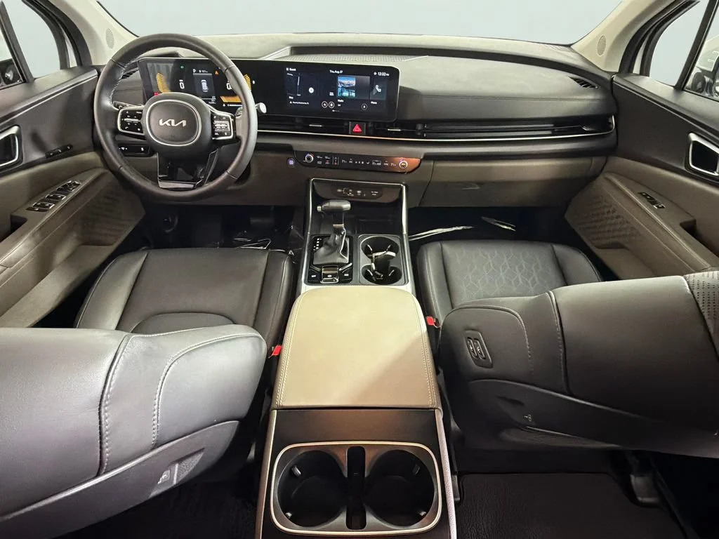 Used 2025 White Kia EX image 36