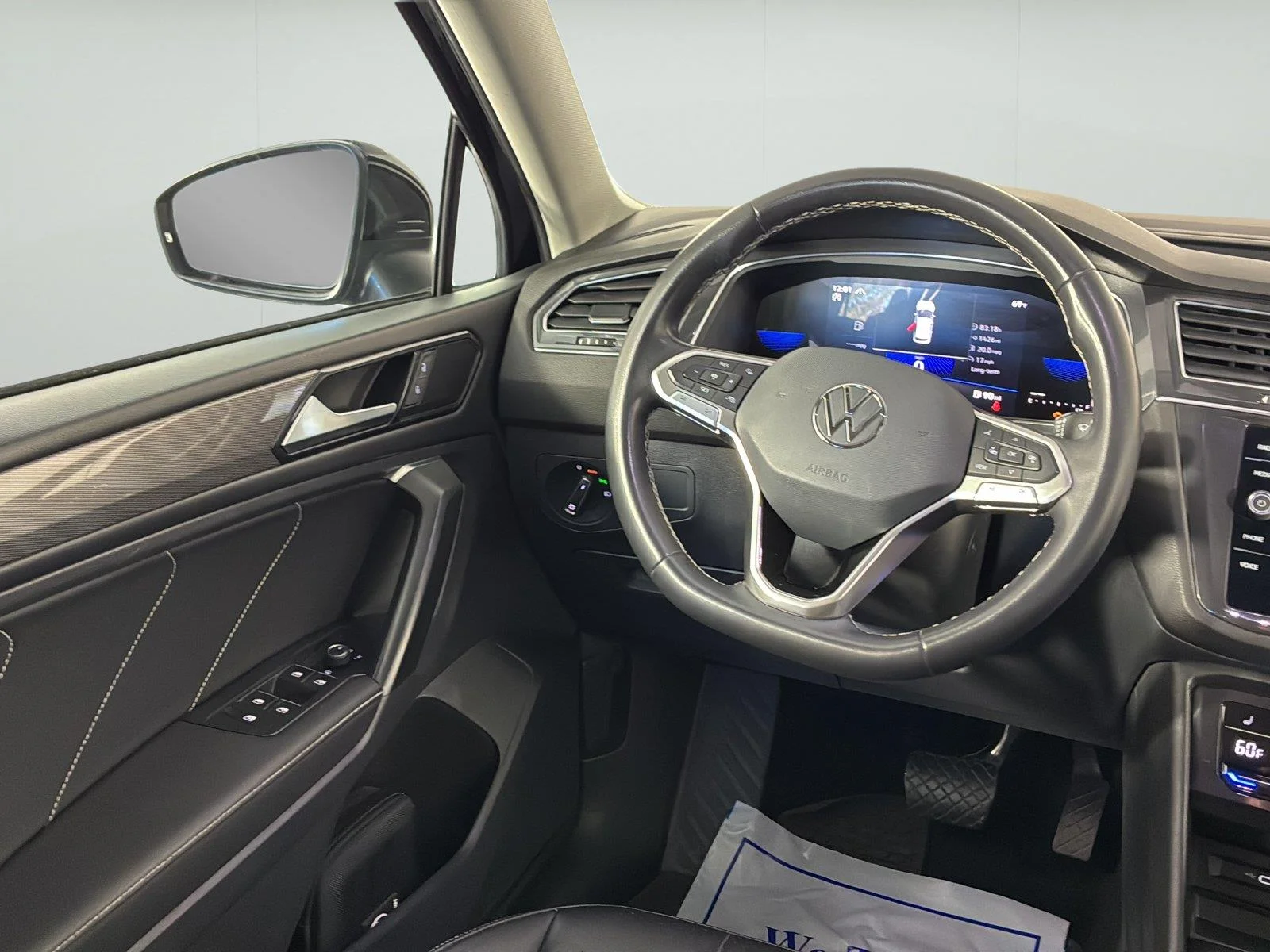 Used 2023  Volkswagen SE image 16