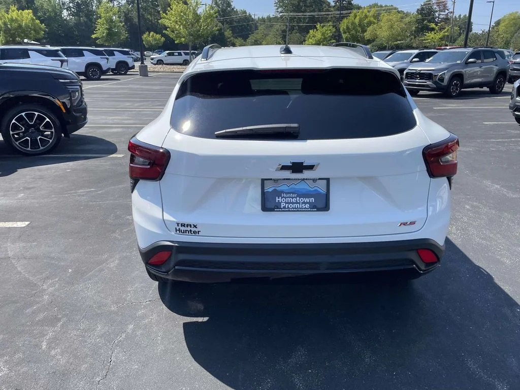 New 2026 Summit White Chevrolet 2RS image 5