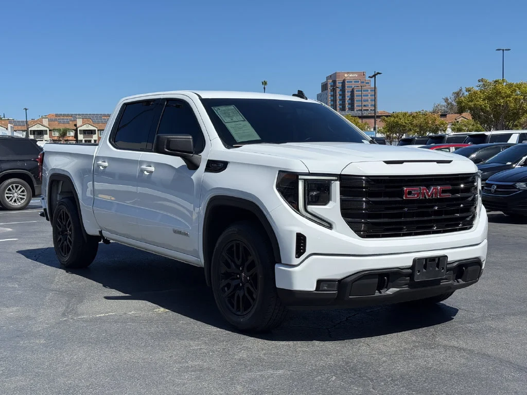 Used 2023 SUMMIT WHITE GMC Elevation image 5
